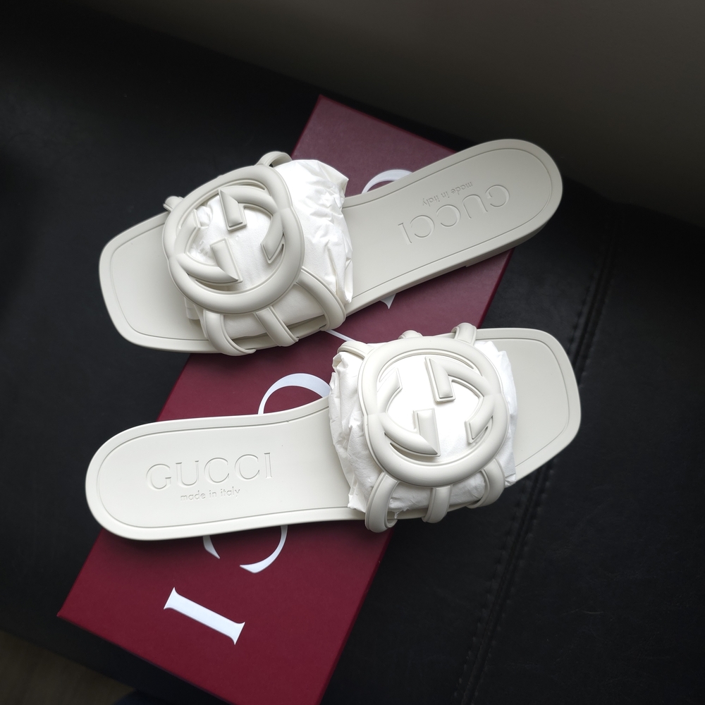 SOLD!!!Gucci Women's Slide Sandals